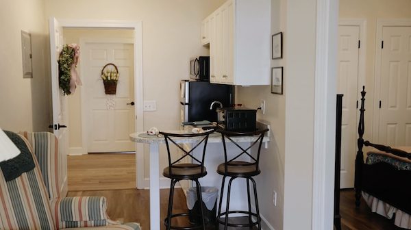 At Home Senior Living of Thomson LLC photo 4