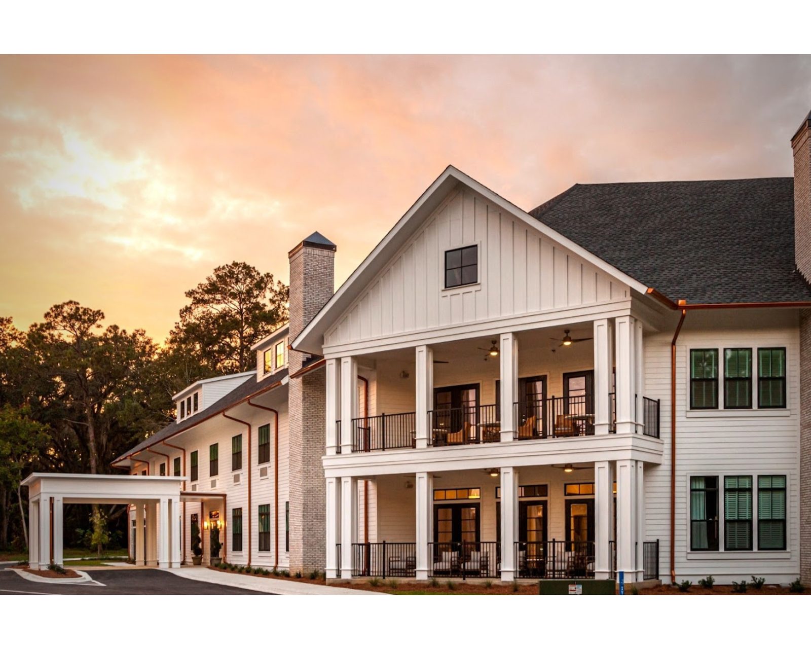 Residence at Oak Grove, the photo 1