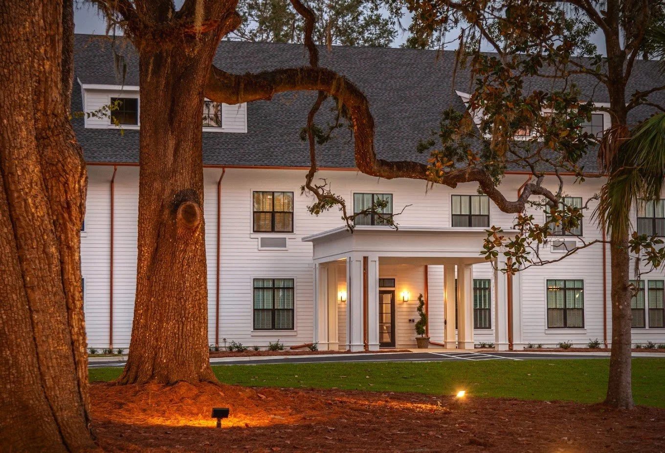 Residence at Oak Grove, the photo 2