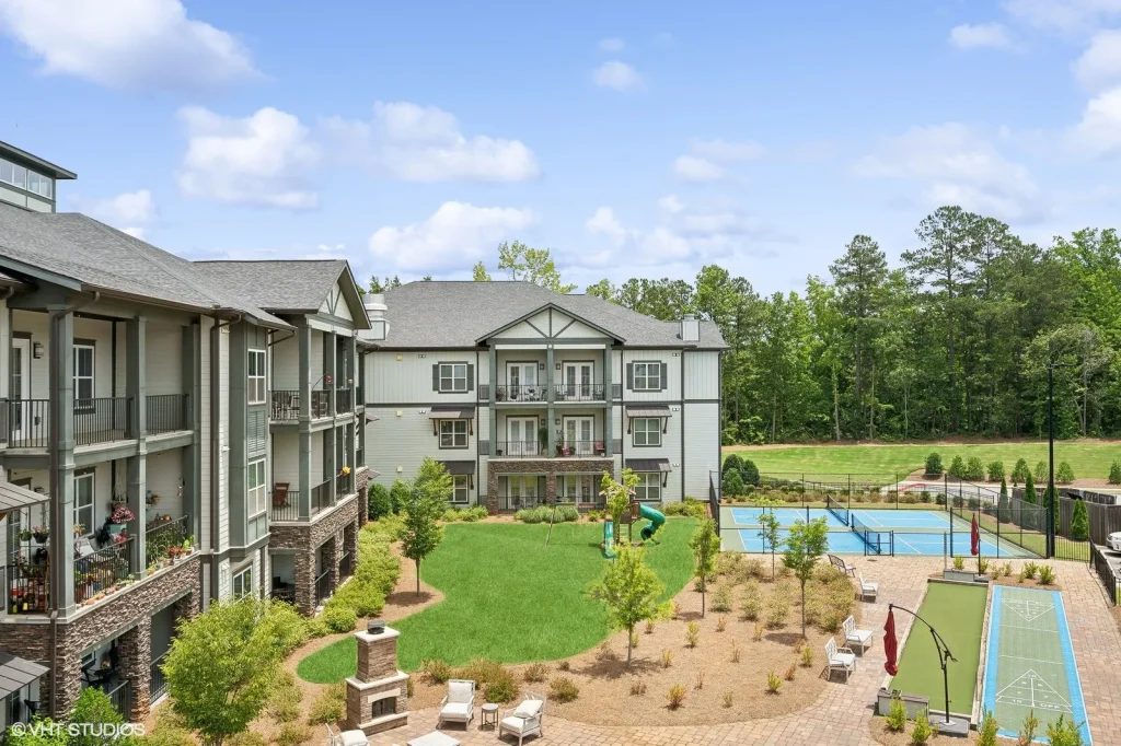 Phoenix at Braselton, the photo 5