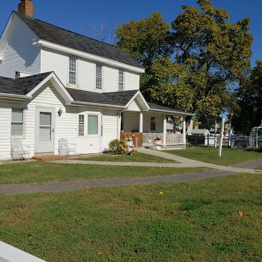 Locust Lodge I photo 1