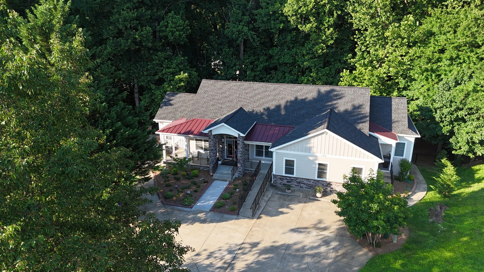 Mandeville House photo 1