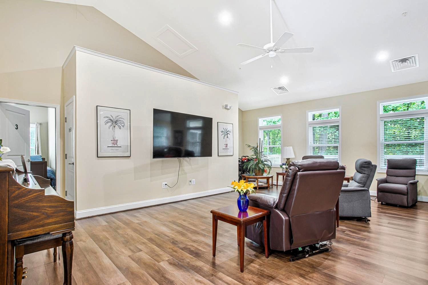 Mandeville House photo 5