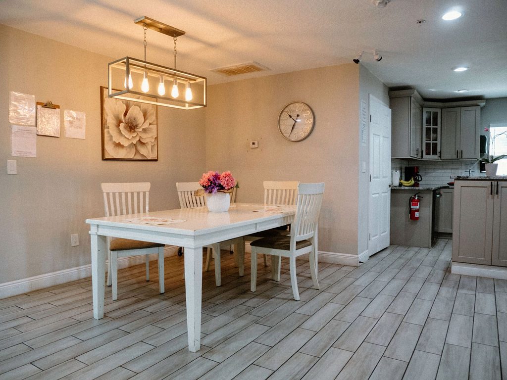 Annies at Latania DR LLC photo 1