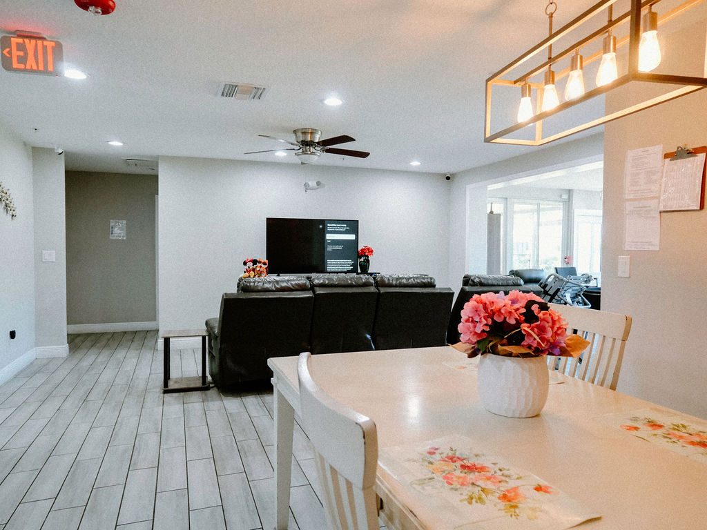 Annies at Latania DR LLC photo 2