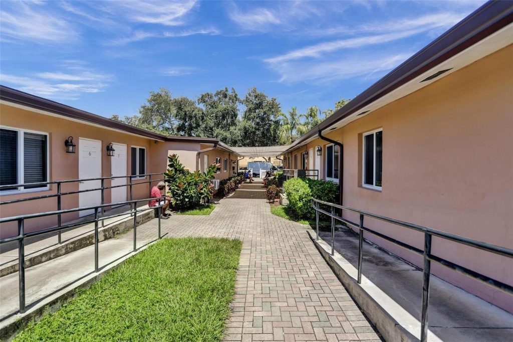 Hollywood Beach Retirement Home II photo 5