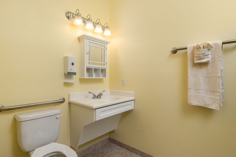 Lake House Assisted Living photo 4