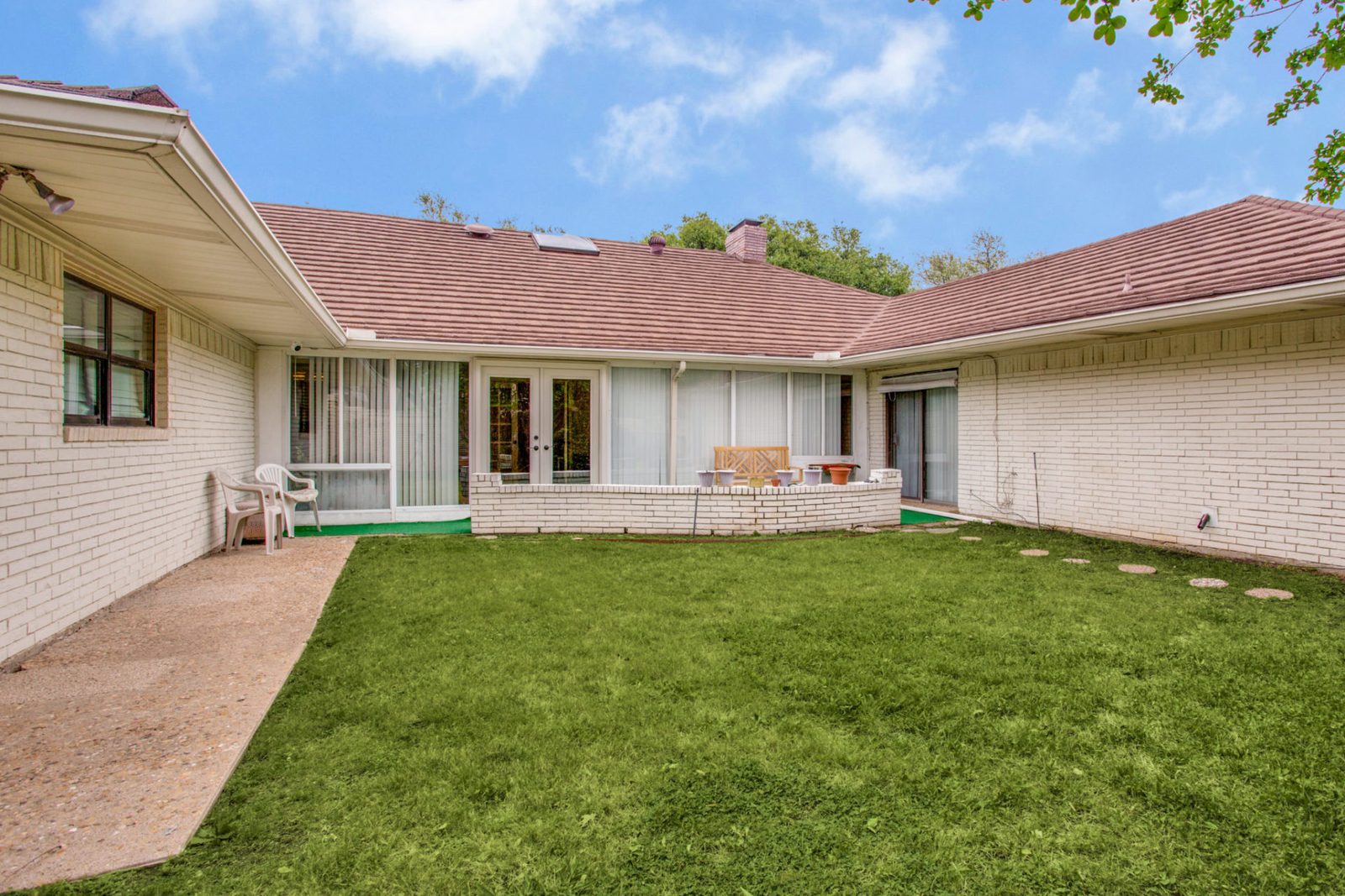 Sage Oak Assisted Living at Norway Place photo 2