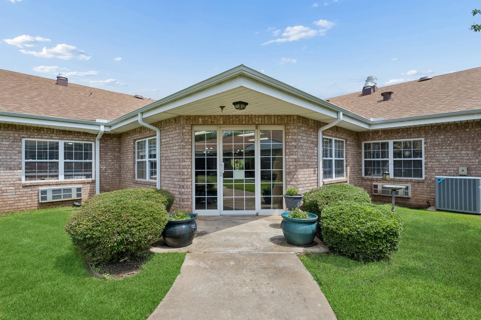 Grayson Court photo 1