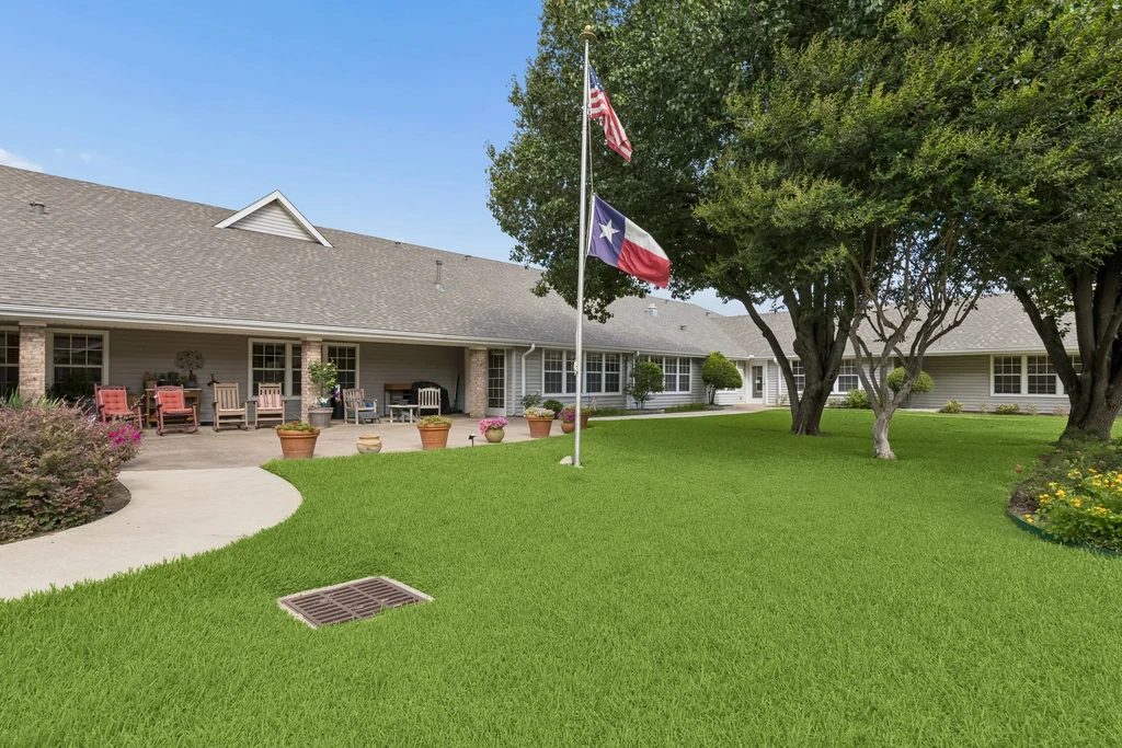 Cleburne Court photo 3
