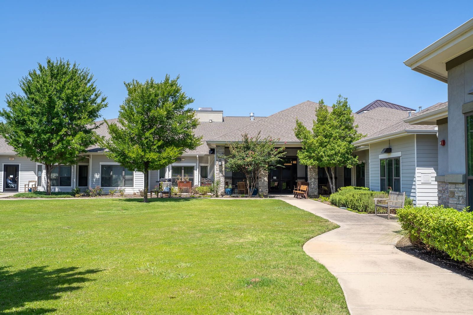 Lynridge of Arlington Assisted Living and Memory Care photo 3