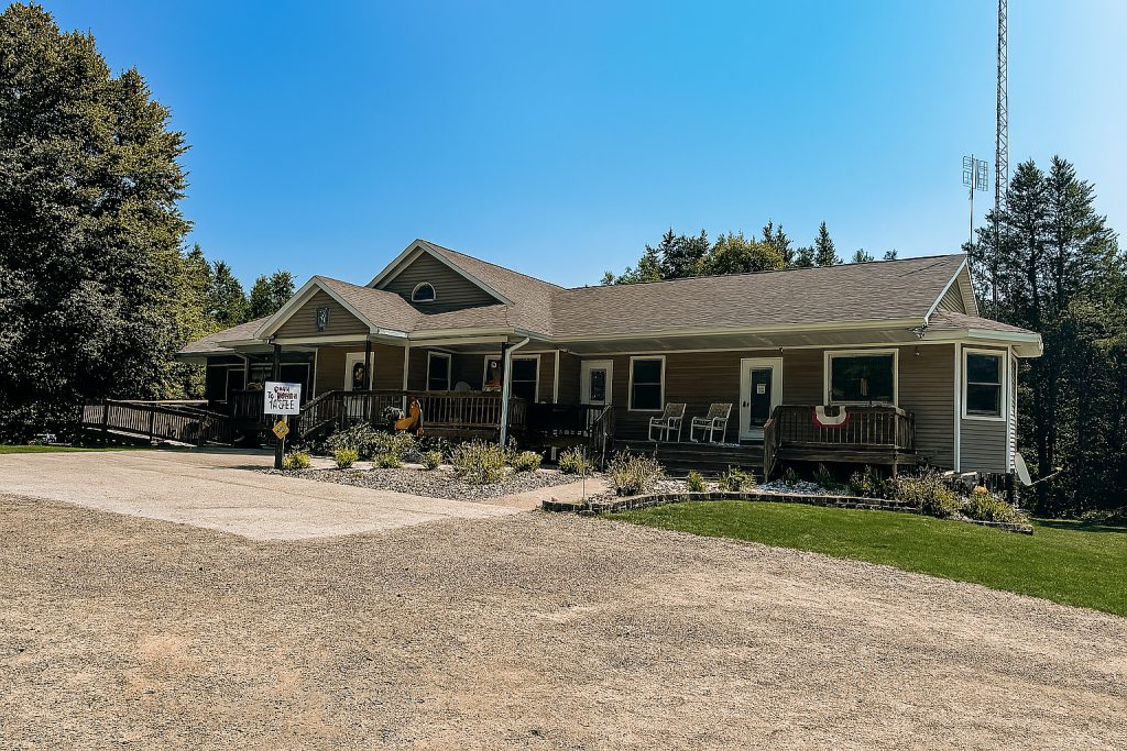 Pleasant Lake Lodge North photo 2