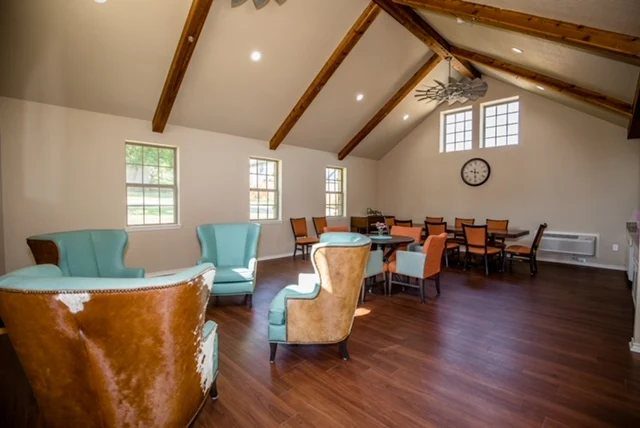 Autumn Hill Manor photo 4