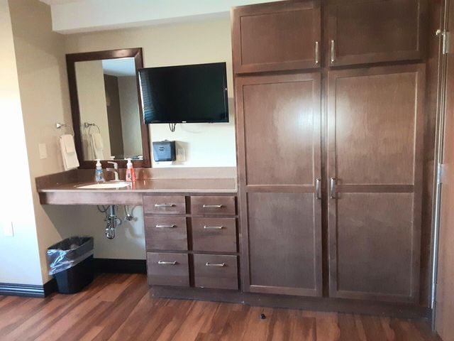 Jefferson City Manor INC photo 4