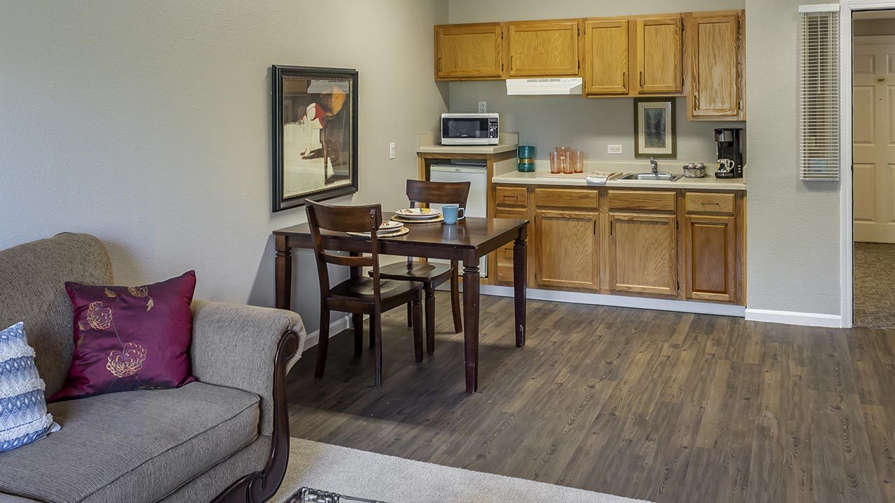 Overland Lamar Senior Living LLC photo 1
