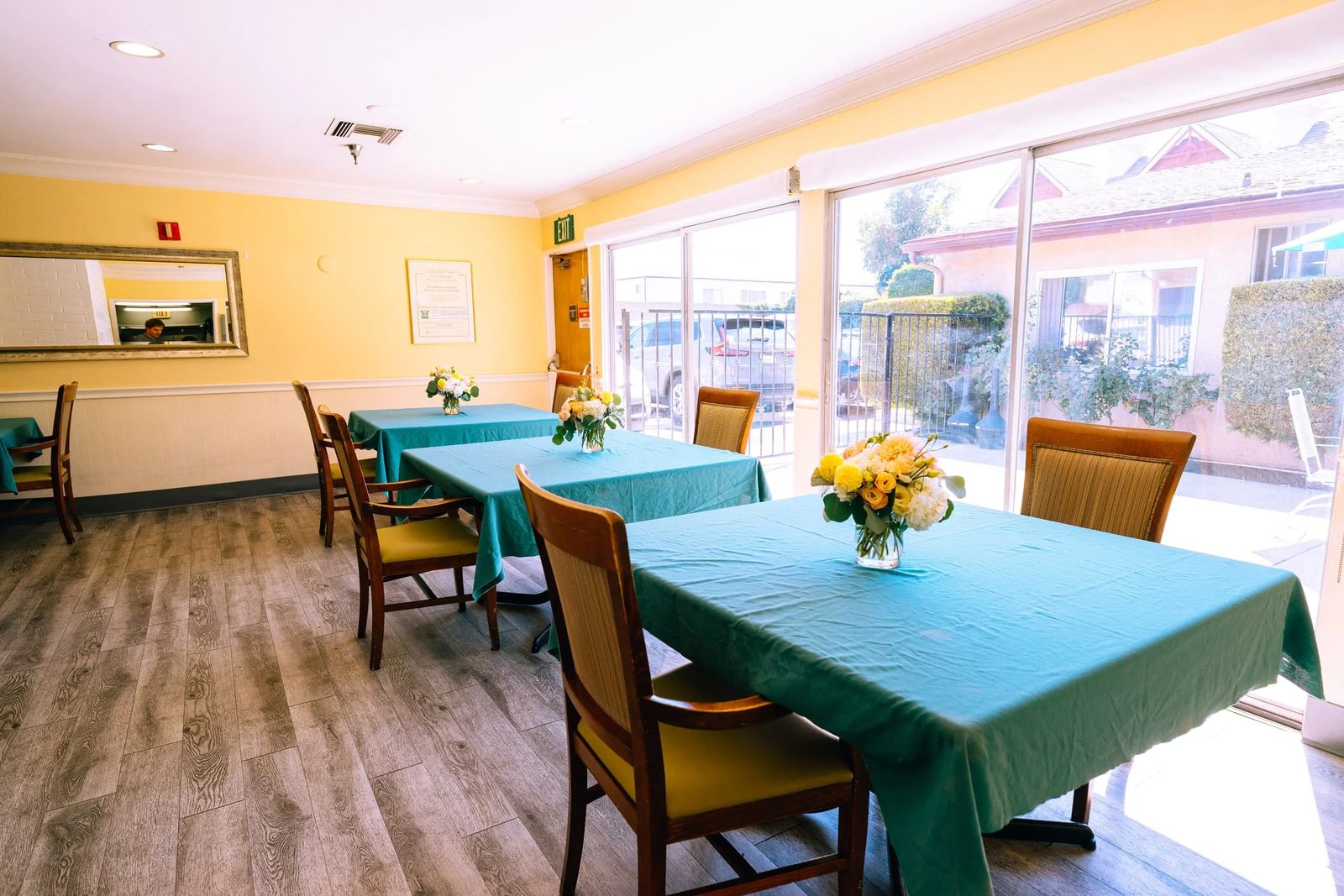 Country Villa Huntington Drive Healthcare Center photo 3