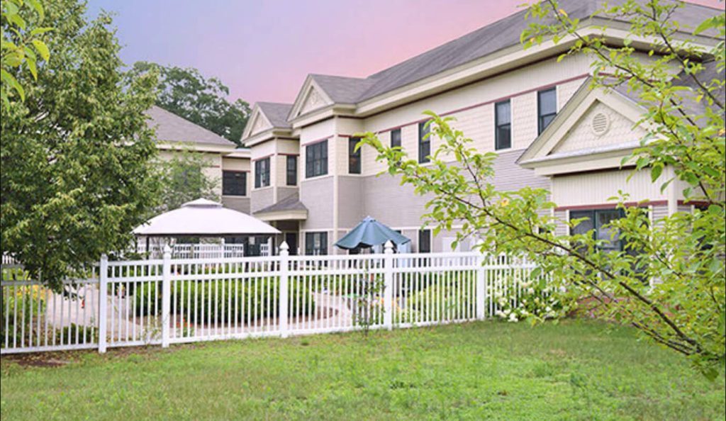 Douglas Manor photo 2