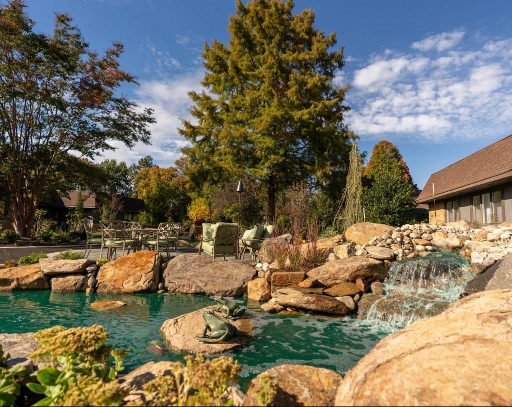 Stonegates photo 1