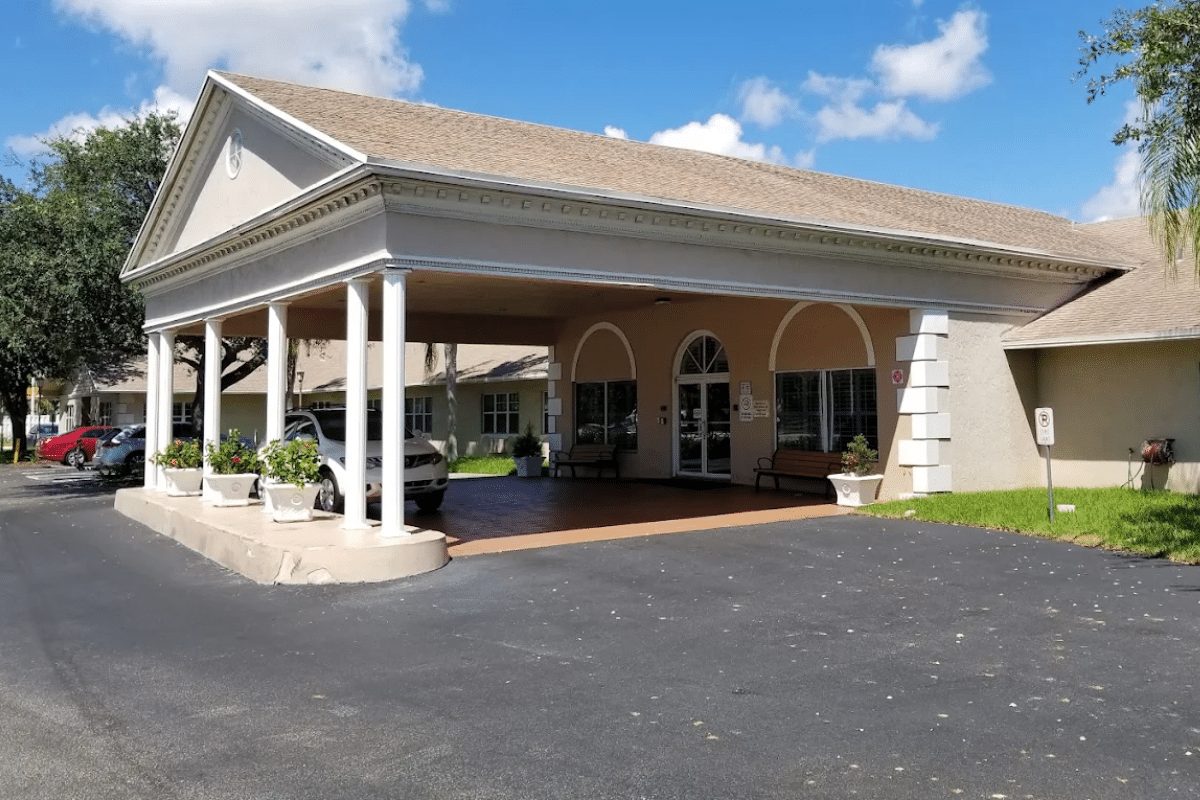 Deerfield Beach Health and Rehabilitation Center photo 1