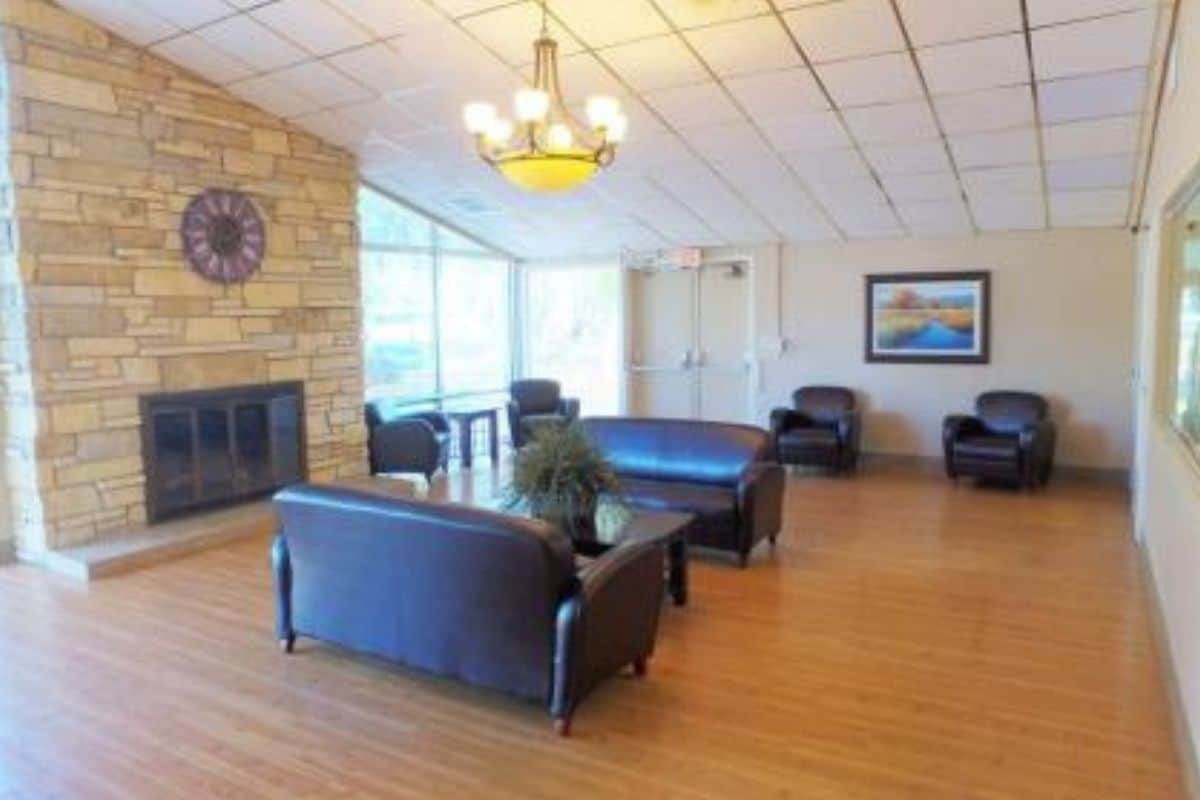 Highland Pines Rehabilitation Center photo 3