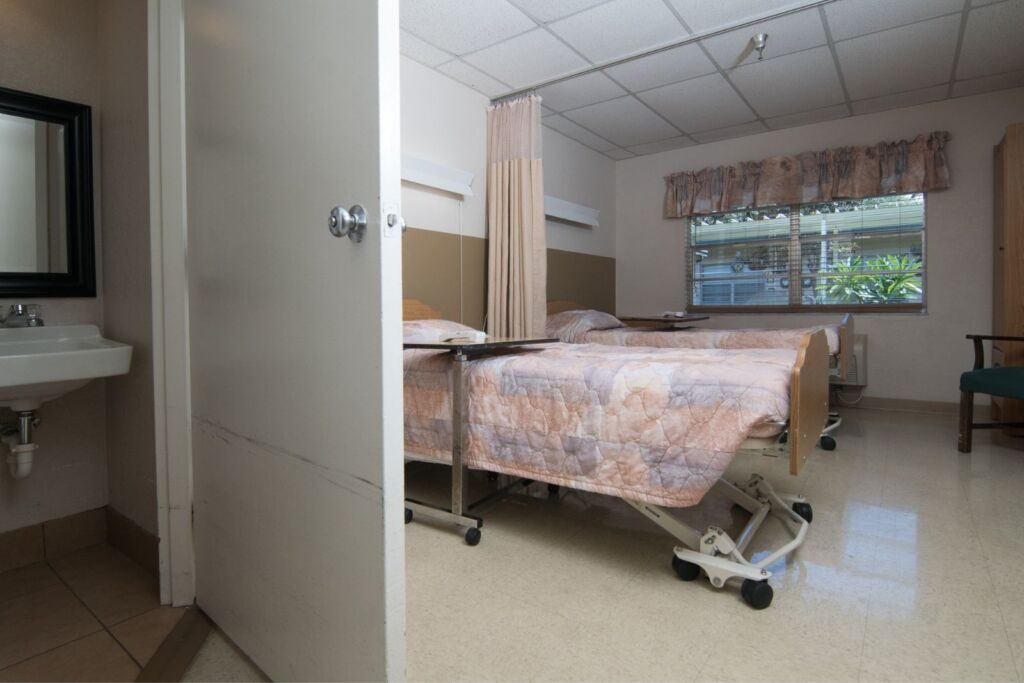 Royal Oak Nursing Center photo 4