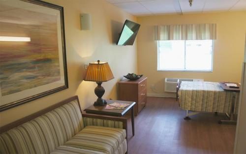 Titusville Rehabilitation and Nursing Center photo 2