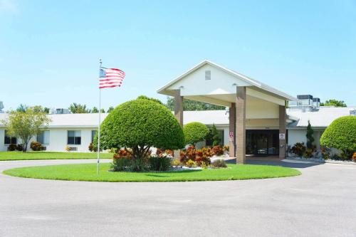 Windsor Woods Rehab and Healthcare Center photo 1