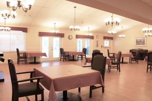Windsor Woods Rehab and Healthcare Center photo 3