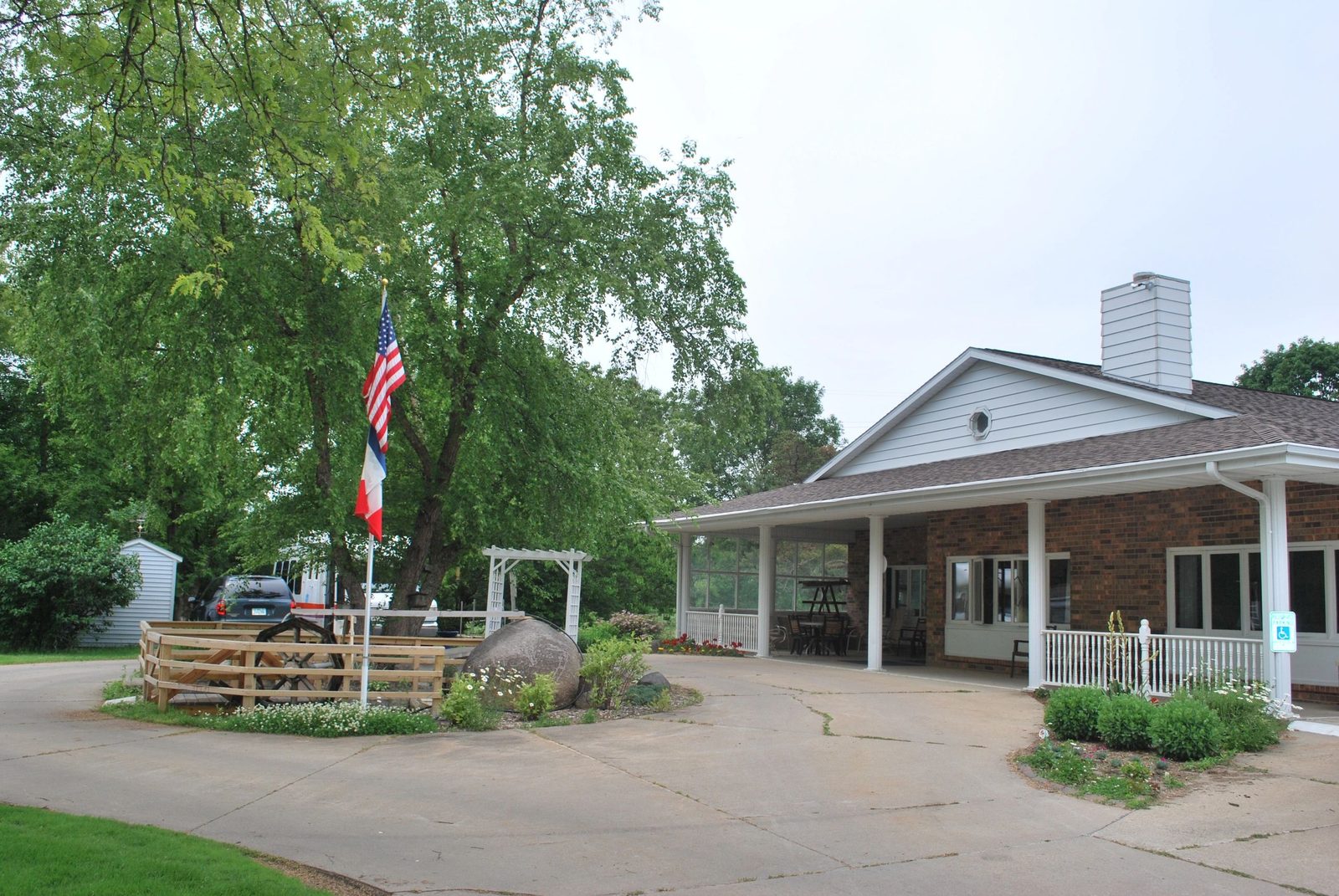 Linn Manor Care Center photo 2