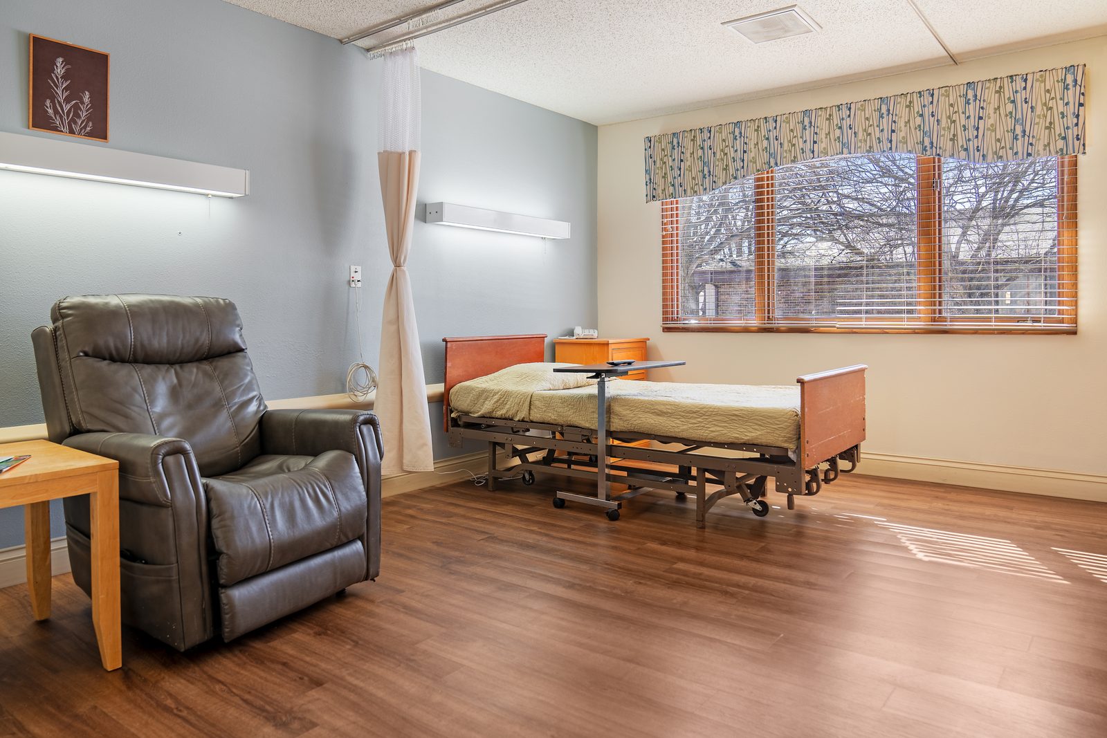 Royal Oaks Nursing and Rehabilitation Center photo 2