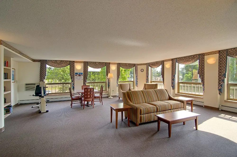 Senior Suites of Hegewisch photo 3