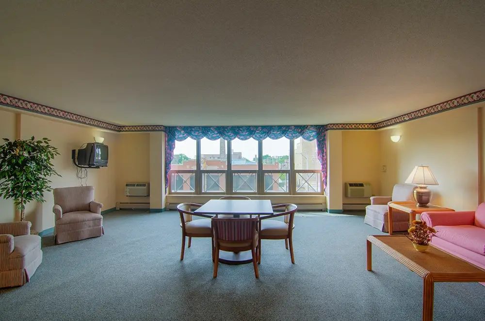 Senior Suites of Ravenswood Manor photo 2