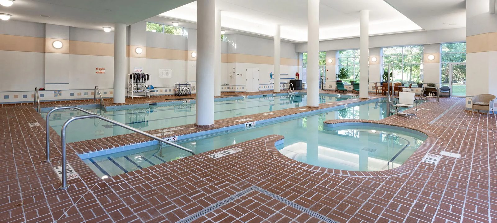 Lake Forest Place photo 3