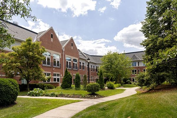 Lake Forest Place photo 4