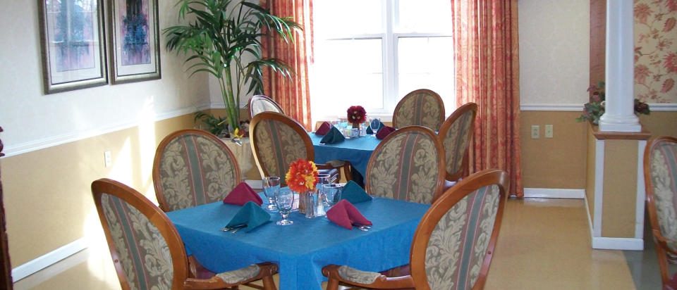 Parkway Manor photo 2