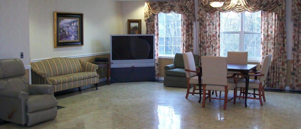 Parkway Manor photo 4