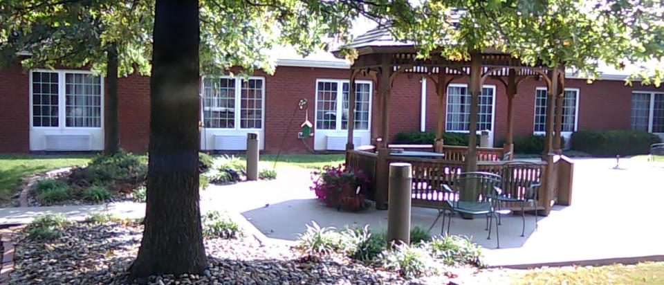 Parkway Manor photo 5