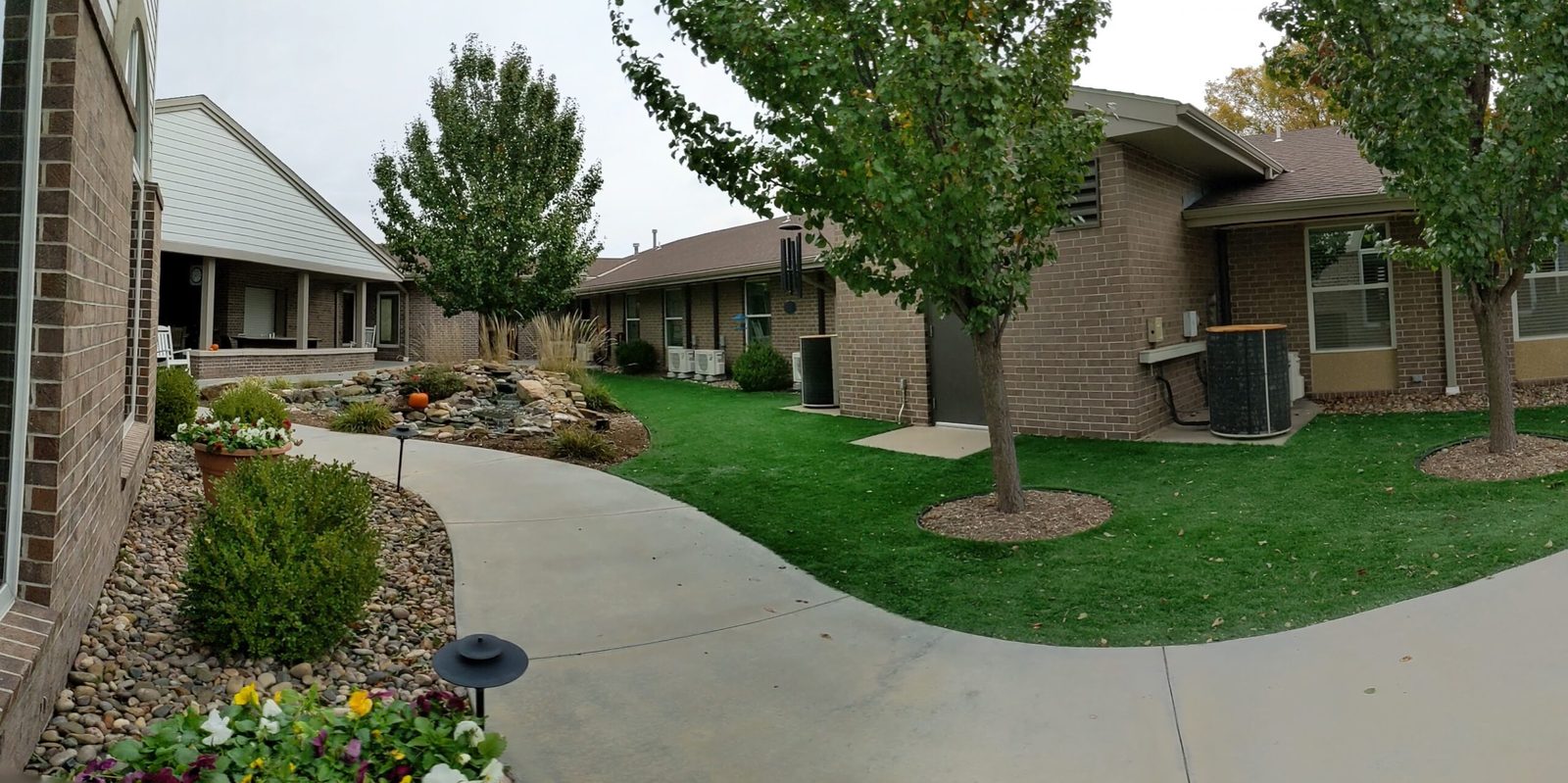 Moundridge Manor photo 3