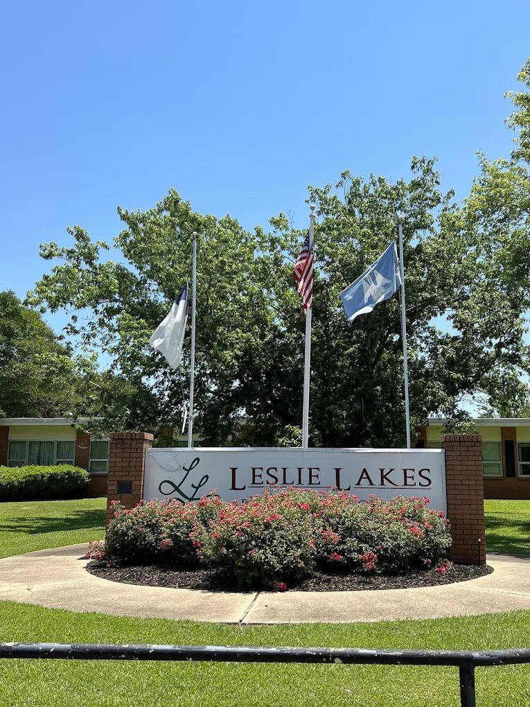 Leslie Lakes Retirement Center photo 2