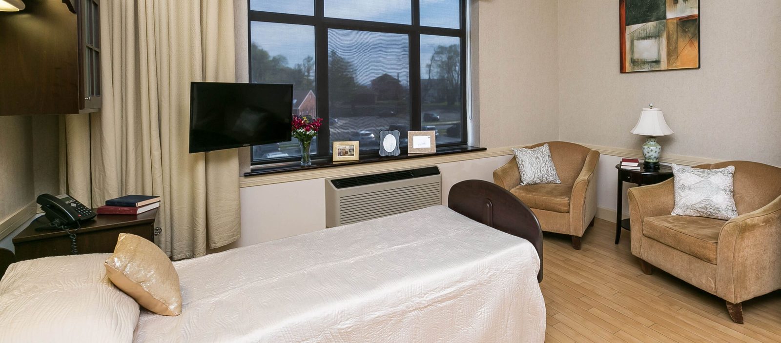 Julia Manor Health Care Center photo 4
