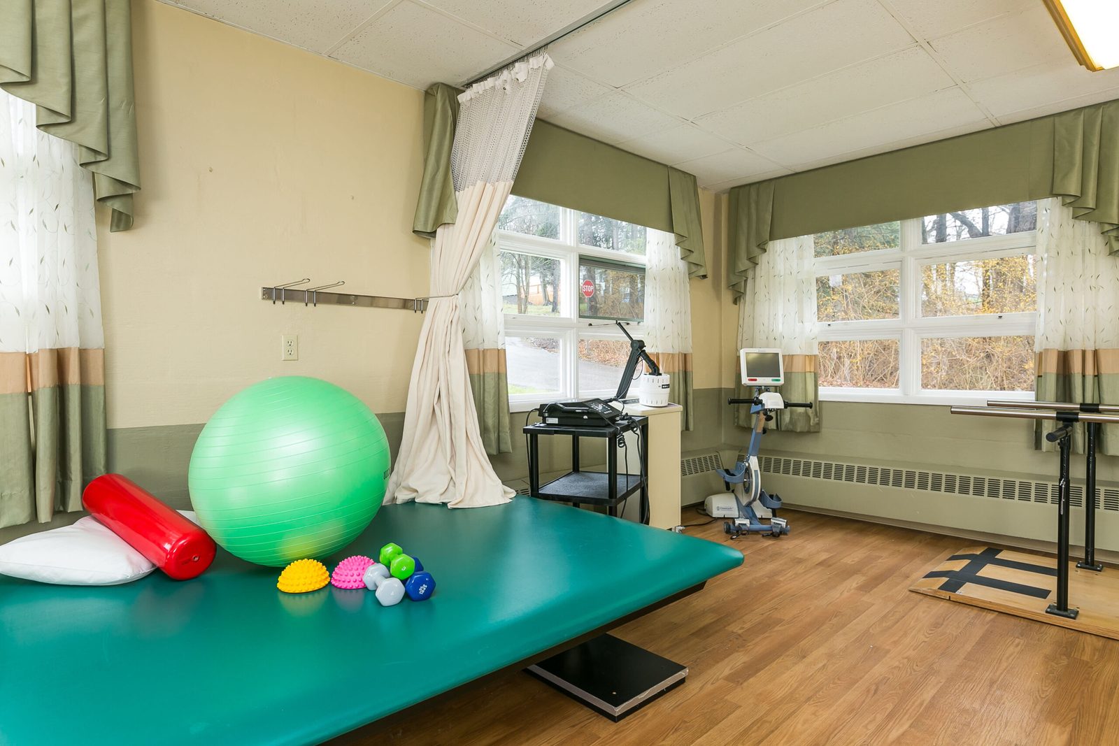 Oakland Nursing & Rehabilitation Center photo 2