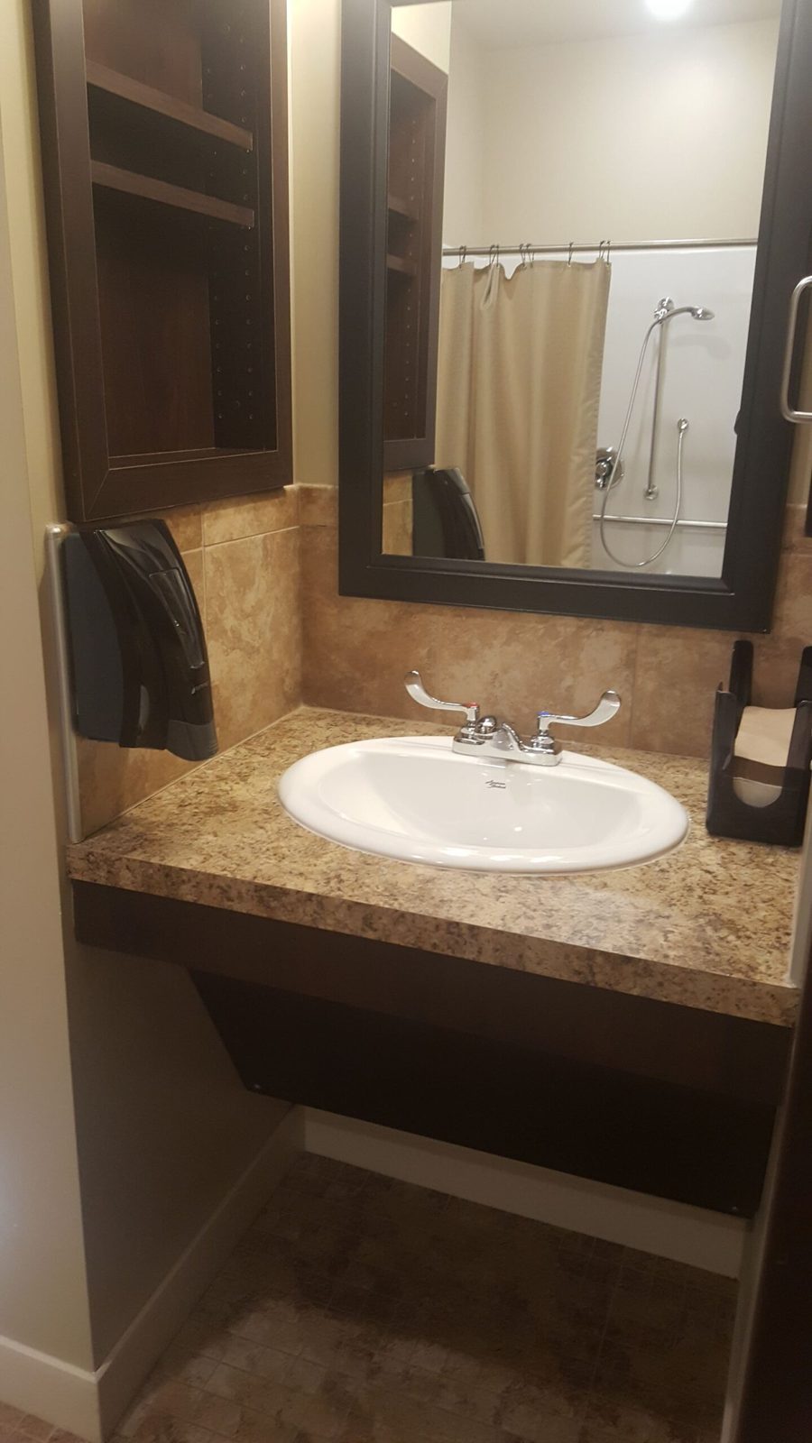 Monroe Manor photo 2