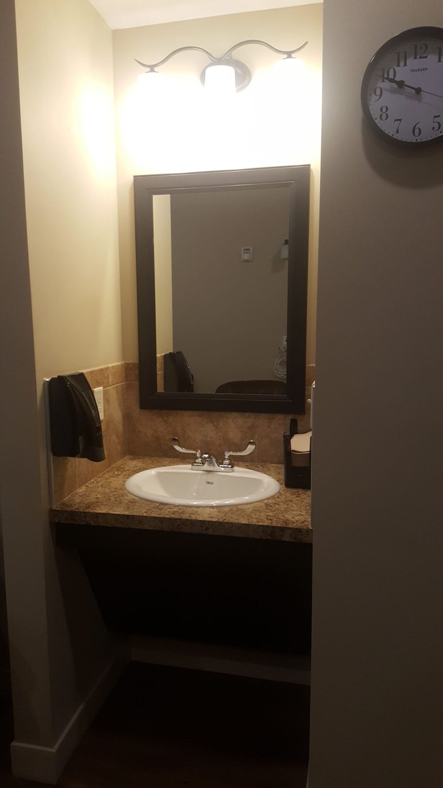 Monroe Manor photo 3