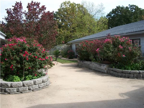 Rocky Ridge Manor photo 2