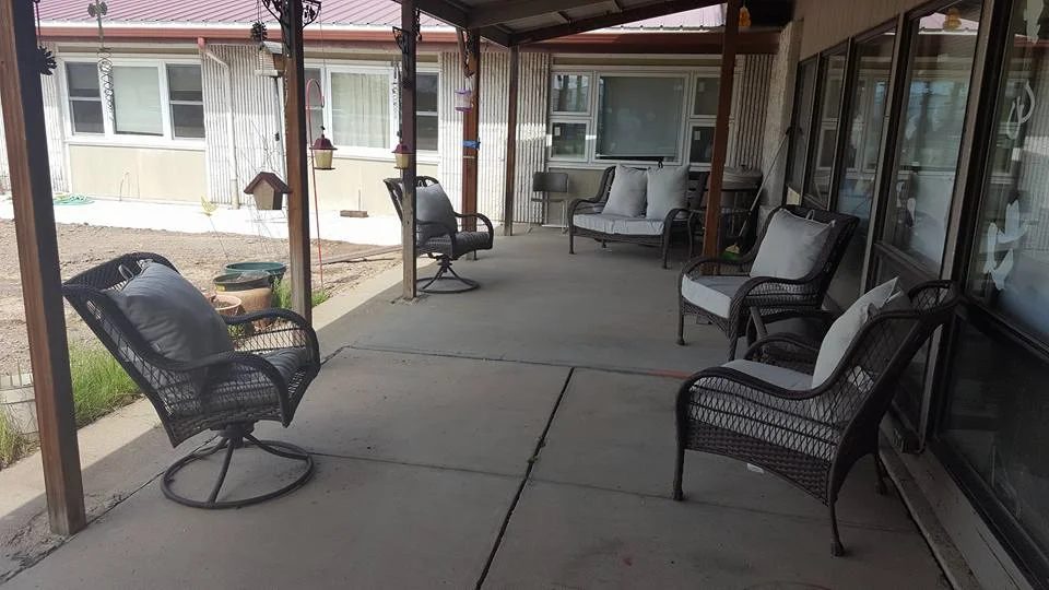 Powder River Manor photo 1