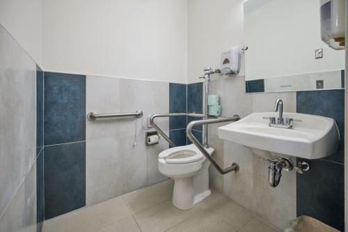 Concord Healthcare & Rehabilitation Center photo 5