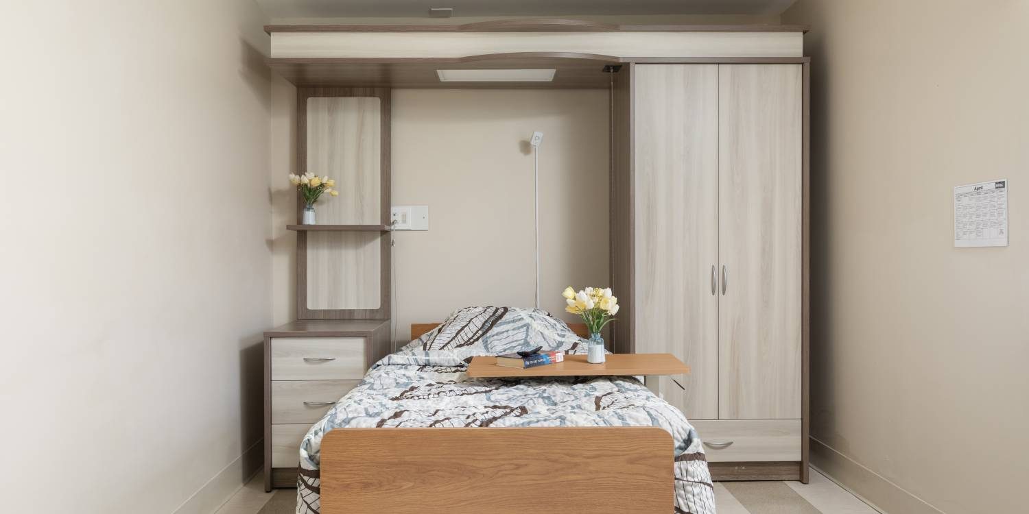 Milford Manor photo 3
