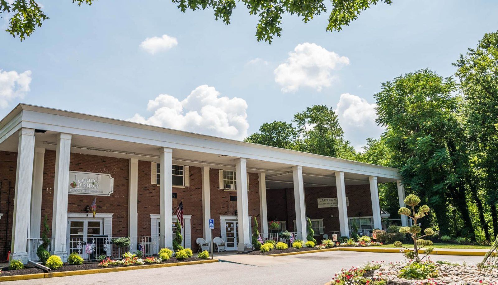 Laurel Manor Healthcare and Rehabilitation Center photo 8