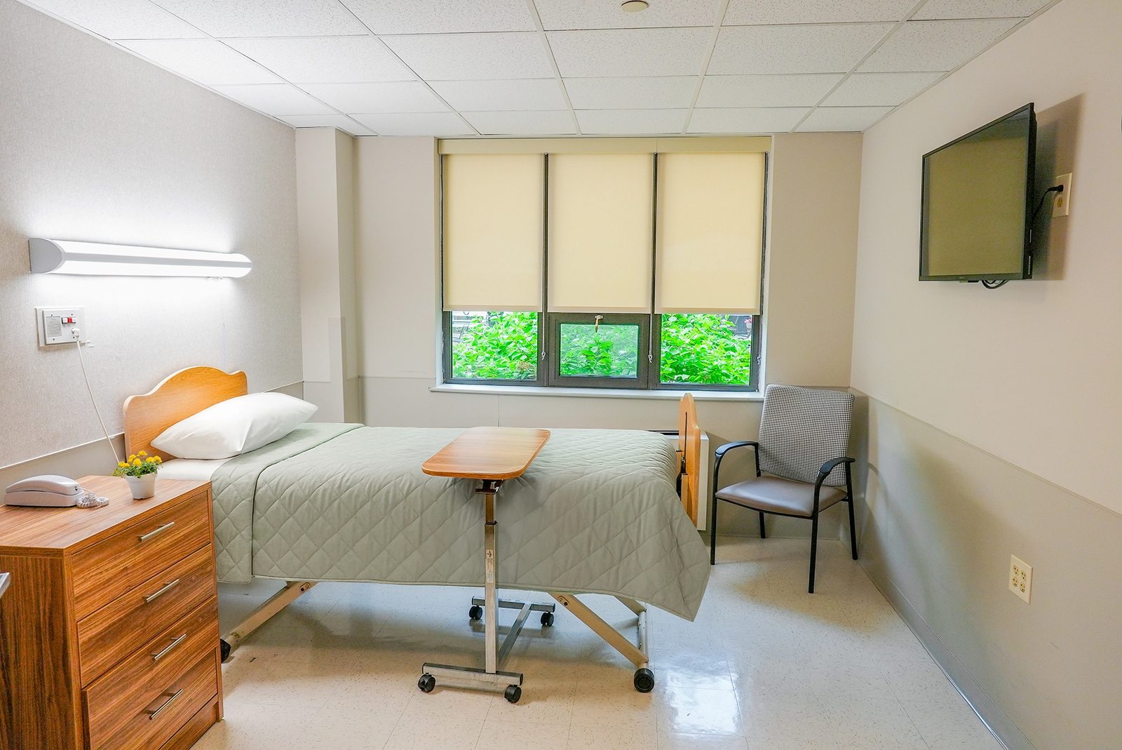 East Neck Nursing & Rehab Center photo 4