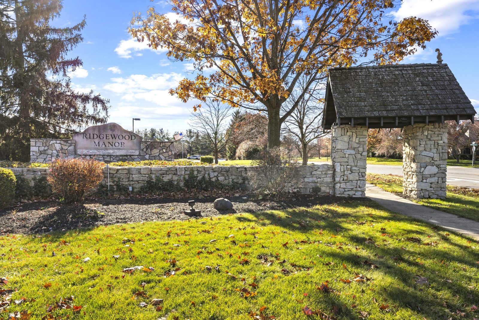 Ridgewood Manor photo 2